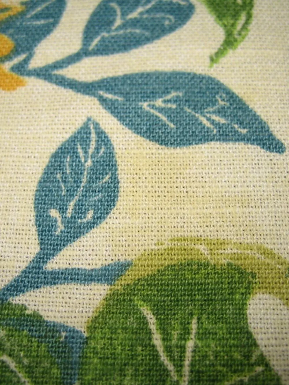 Pottery Barn Table linen Set. 11 Pc. Summer Floral, Linen/Cotton.